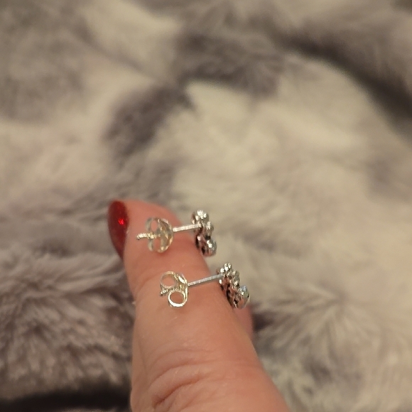 Sterling Silver Honey Bee Stud Earrings Brand New In Box - Picture 4 of 4